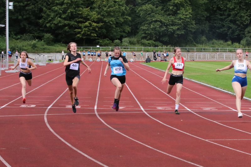 Dritte von links: Franka Tschoepe  100 Meter Sprint  (Foto Thomas Kühlmann)